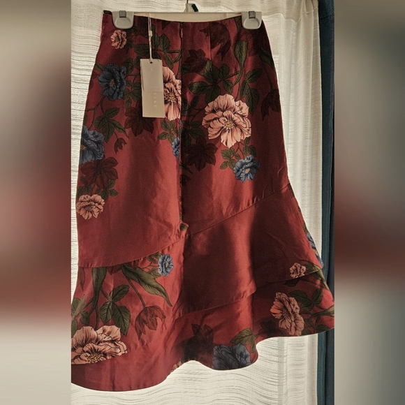 Dresses & Skirts - Keepsake florar skirt Exclusive Print